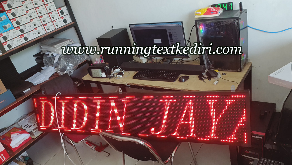 <p>Running text warna merah dengan huruf yang nampak besar dengan begitu akan mudah di baca dari jarak jauh meupun jarak dekat, di setiap orang yang akan berjalan di depan tempat usaha anda akan membaca dan akan mengetahui produk yang sedang anda kelolah saat ini, alat ini sangat di butuhkan di tempat pengusaha.</p>